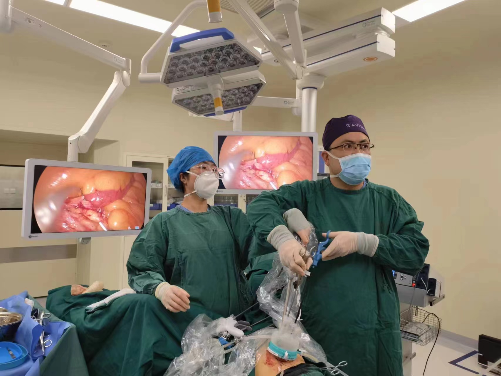 县内首例单孔腹腔镜手术在我院成功实施 – 合浦县人民医院